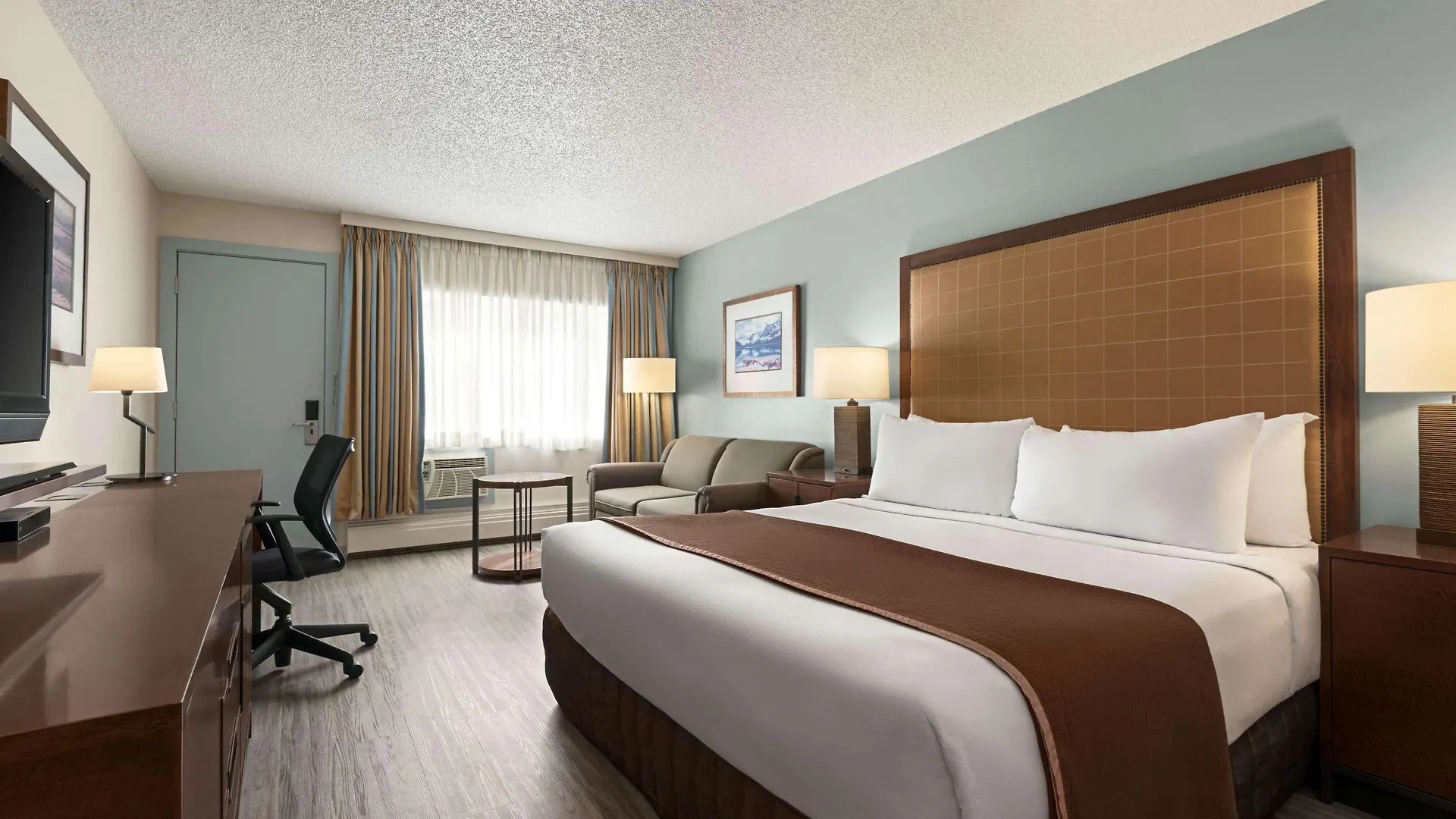 Travelodge By Wyndham Calgary South 2*,