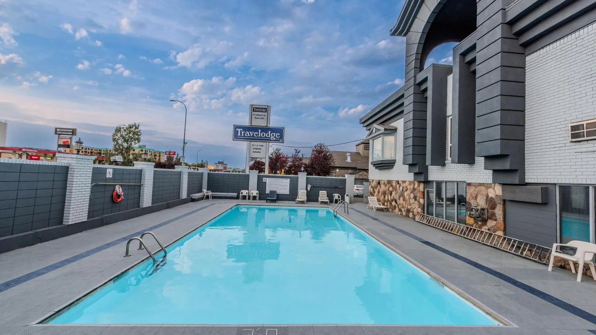 Travelodge By Wyndham Calgary South Канада