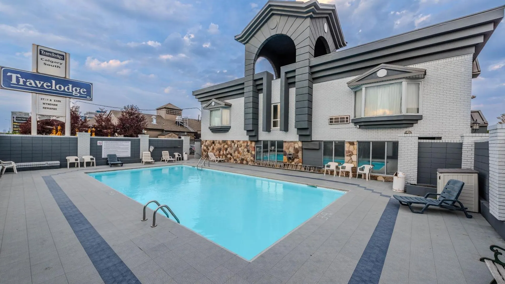Travelodge By Wyndham Calgary South