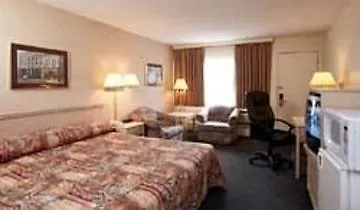 Travelodge By Wyndham Calgary South 2*,